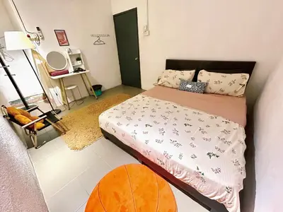 a bedroom with a bed and a desk with a mirror at Cozy33#4pax#Wifi#NearAeonAlma#20minstobatukawan in Bukit Mertajam