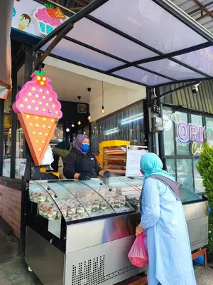 two people standing in front of a food truck at Muji Homestay @ The Retreat, Cameron Highlands in Cameron Highlands