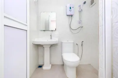 a bathroom with a toilet and a sink and a shower at Ar Rayyan Hotel in Tanah Rata
