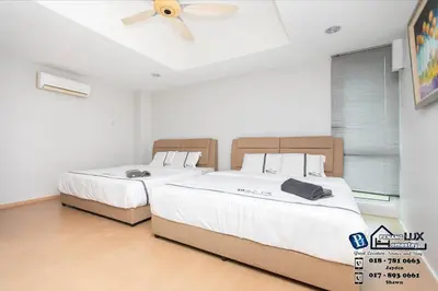 a bedroom with two beds and a ceiling fan at GeorgeTown 6BR KTV Bungalow 28Pax in George Town