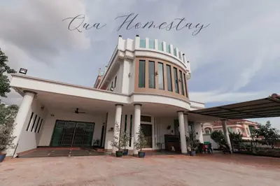 a large white house with the words ir housekeeper at Qua Homestay 5 Rooms 6 Bathrooms in Taiping